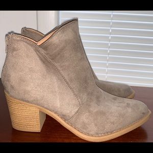 NEW Women’s Ankle Bootie/Boot. Size 8 1/2.